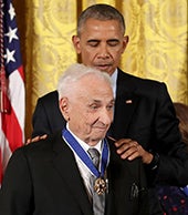 image of Frank Gehry receiving Presidential Medal Of Freedom