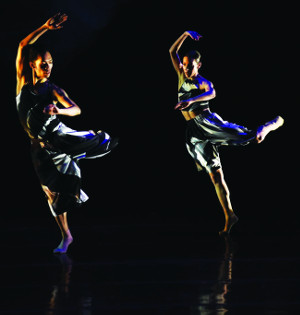A performance of Gina Gibney's Drafting Foresight, a work that explores pivotal conversations and the memories that result. Dancers are: Michael Marquez (left) and Felise Bagley (right).