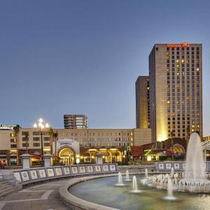 Hotel and fountain pictured at night