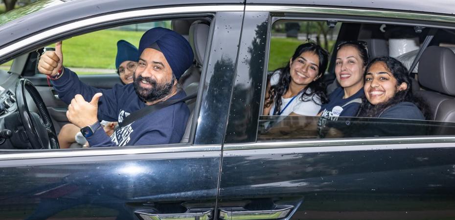 CWRU parents and students smile at camera from inside a car