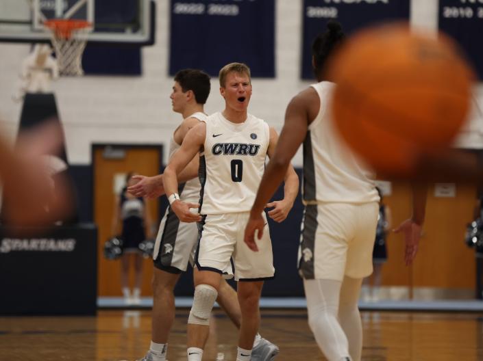 The CWRU Men's Basketball Team prepare for a game.