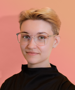 Christine Marlow headshot