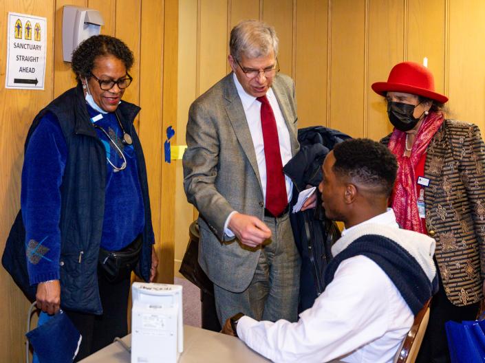 Dr. Schwartz talking to community members at Case CCC's Health and Wellness Series at New Life Cathedral in East Cleveland