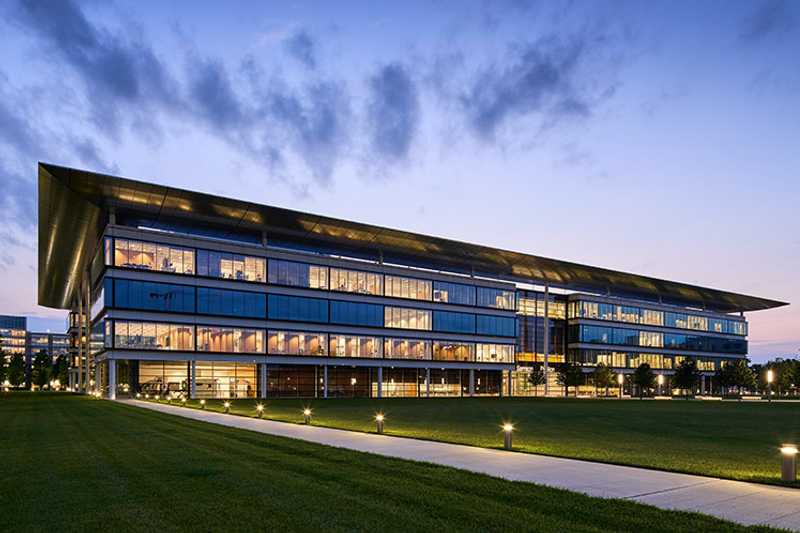 Photo of the exterior of Sheila and Eric Samson Pavilion at the Health Education Campus of Case Western Reserve and Cleveland Clinic at dusk