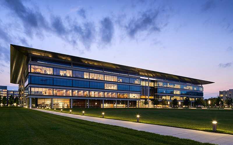 Photo of the exterior of Sheila and Eric Samson Pavilion at the Health Education Campus of Case Western Reserve and Cleveland Clinic at dusk