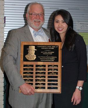 Lauren Thai receiving Guenther M.Hans award from Dr. Hans