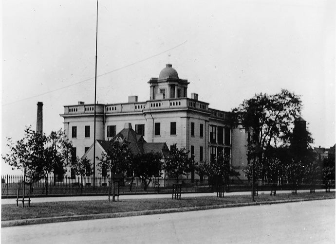 The U.S. Marine Hospital at Lakeside and E. 9th St., 1915. WRHS.