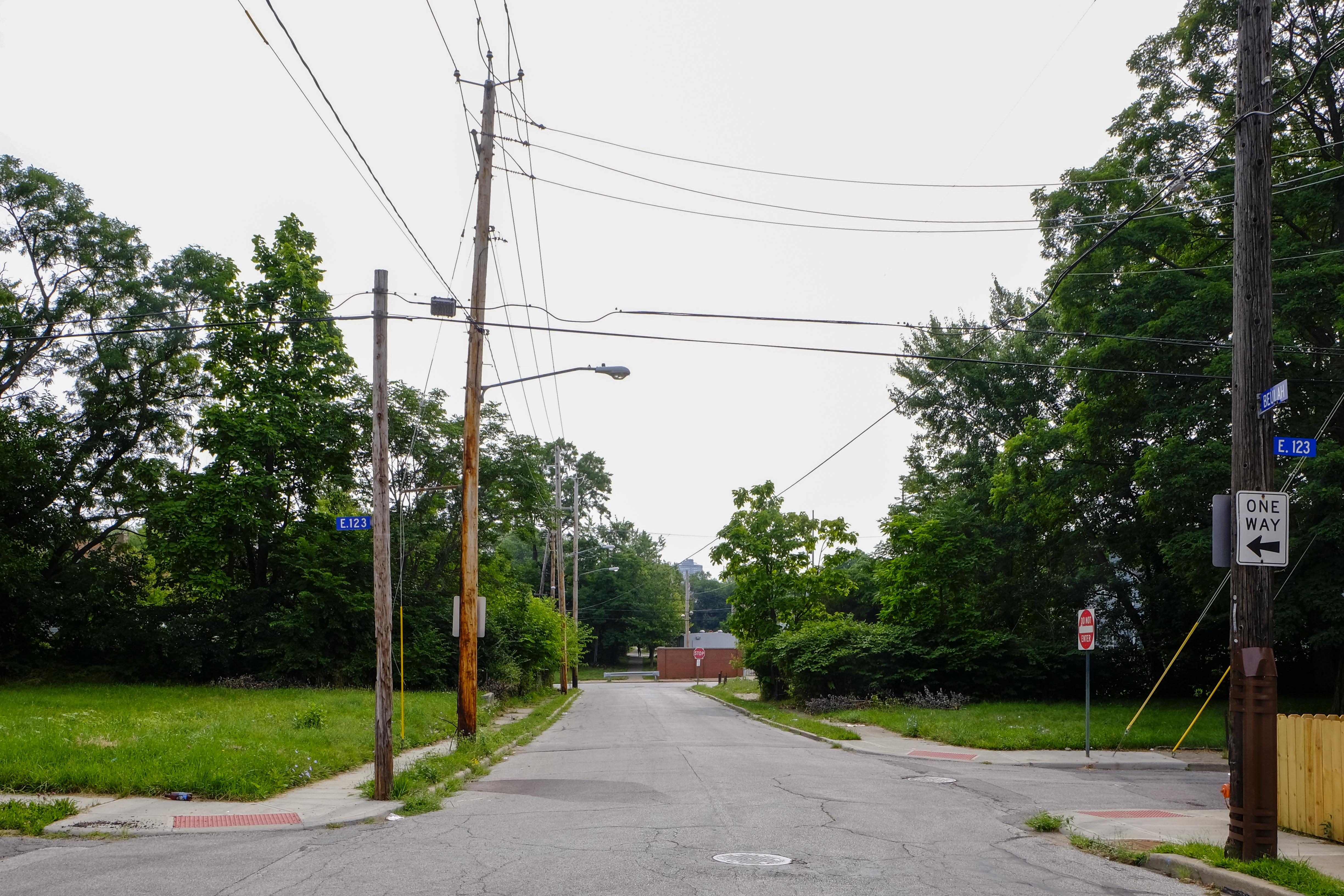 Site of the Glenville Shootout from the intersection of E. 123rd and Beulah looking east toward Lakeview Avenue, 2018. 