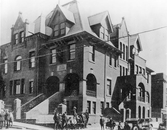 A view of the Alta House Social Settlement at Mayfield Rd. and E. 125,in Little Italy, ca. 1920. WRHS.