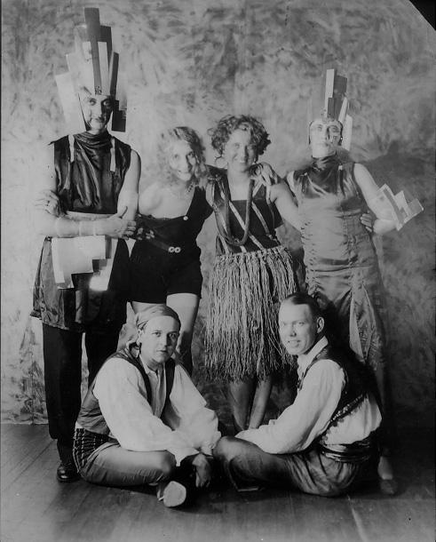 Edris Eckhardt and Kokoon Club cohorts at the 1929 Bal Masque. Courtesy of the Cleveland Artists Foundation.