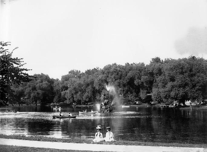 The lagoon and fountain at Wade Park, ca. 1900. WRHS.
