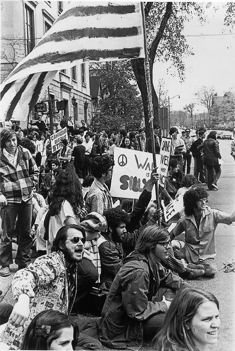 Demonstrators along Euclid Ave. on the campus of CWRU protest U.S. involvement in Southeast Asia, 1970. CWRU Archives.