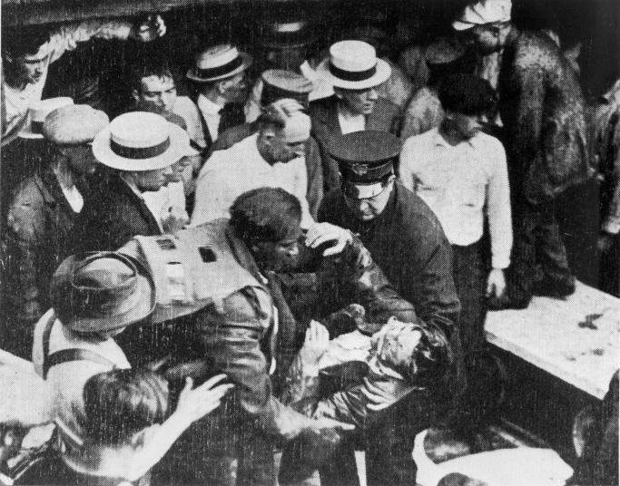 Garrett Morgan rescues a victim of the Waterworks Tunnel Disaster, July 1916. WRHS.