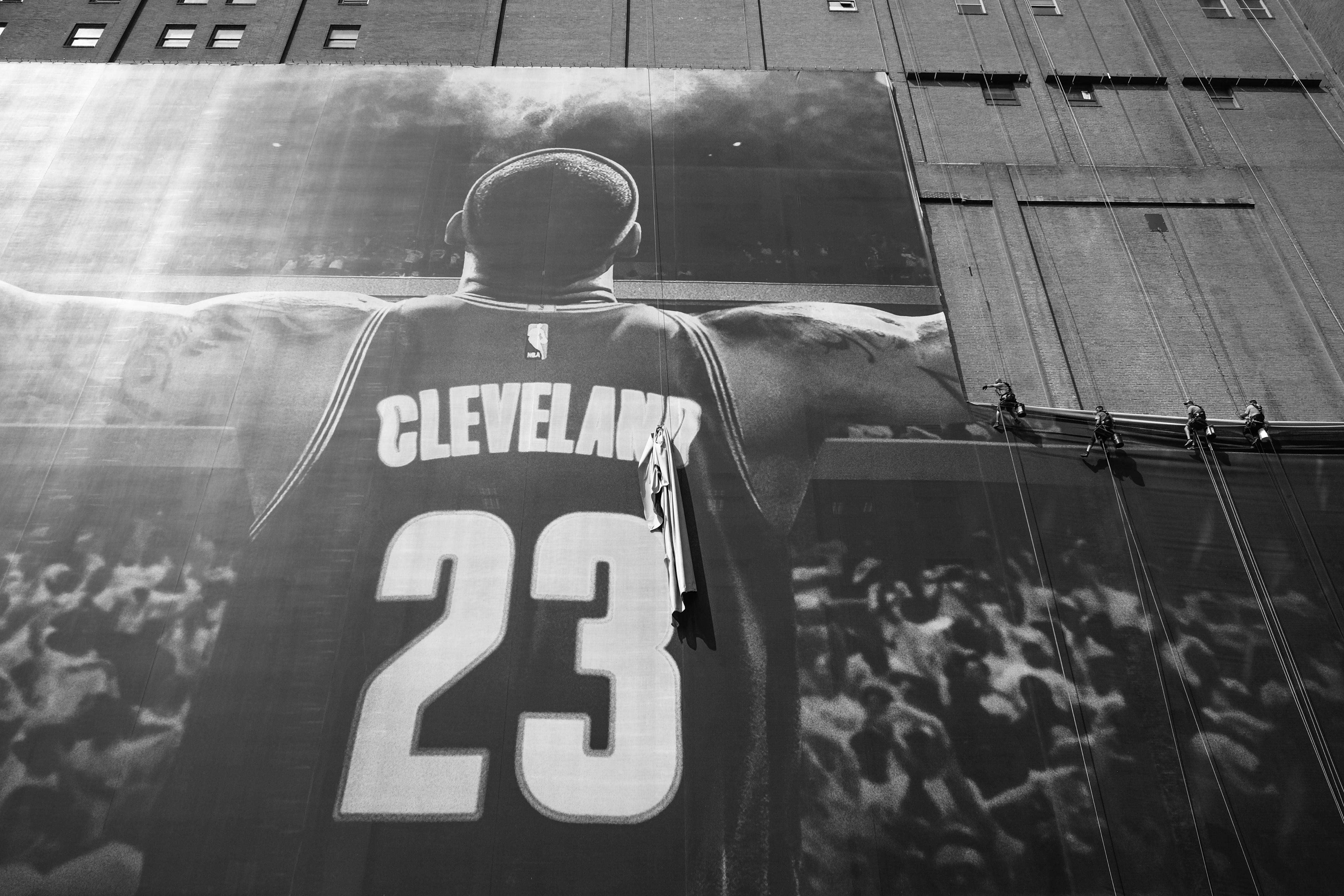 LeBron James banner being taken down from the Sherwin Williams building July 3, 2018