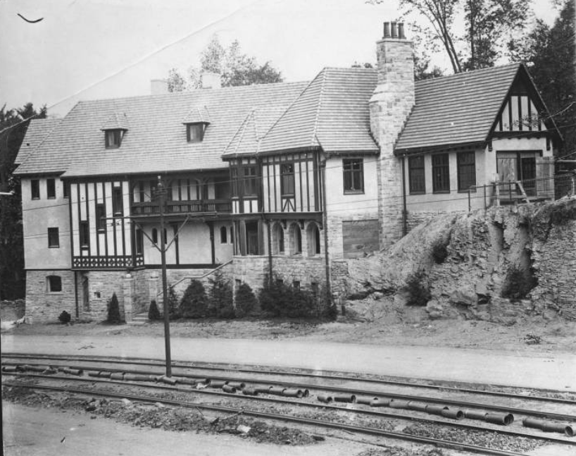 Exterior of the Barton R. Deming House in 1914