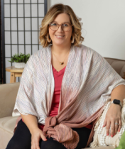 Lisa Schuster headshot