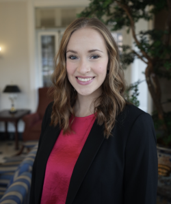 Grace Ederer Headshot