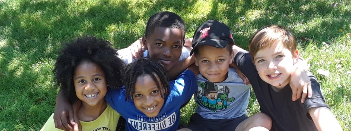 Kids sitting together and smiling