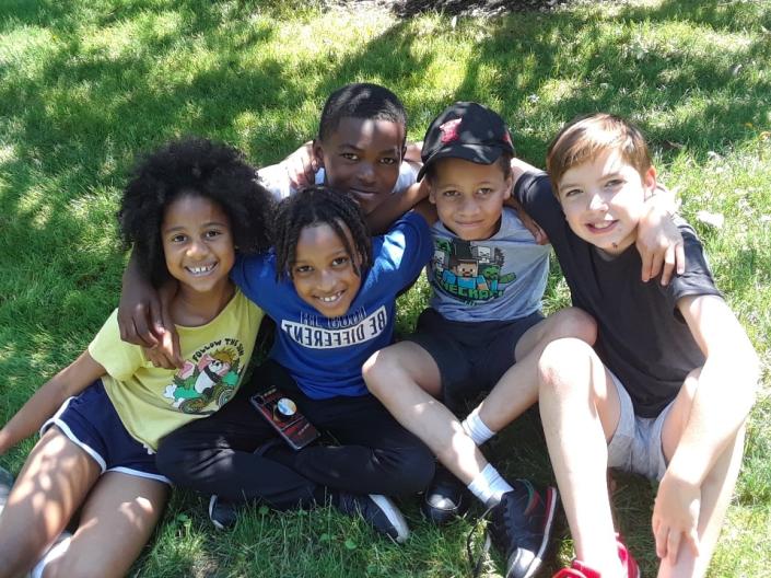 Kids sitting together and smiling