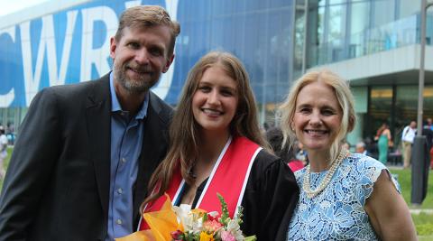 Dave, Sarah (NUR '26) and Becky Cole