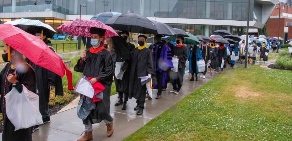 Grad Studies graduates arriving at Commencement 2021