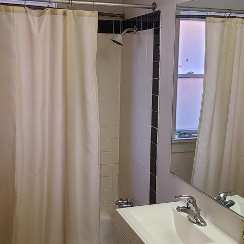 1719 Apt Bathroom