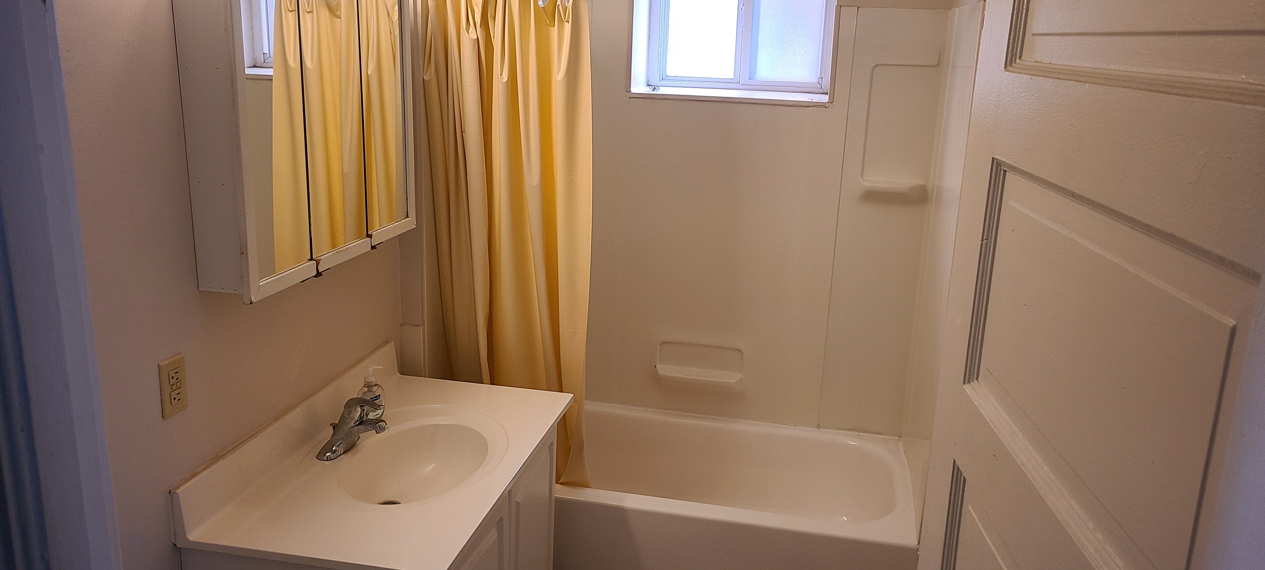 1727 Apt Bathroom