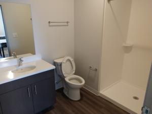 Hazel Apartments Bathroom