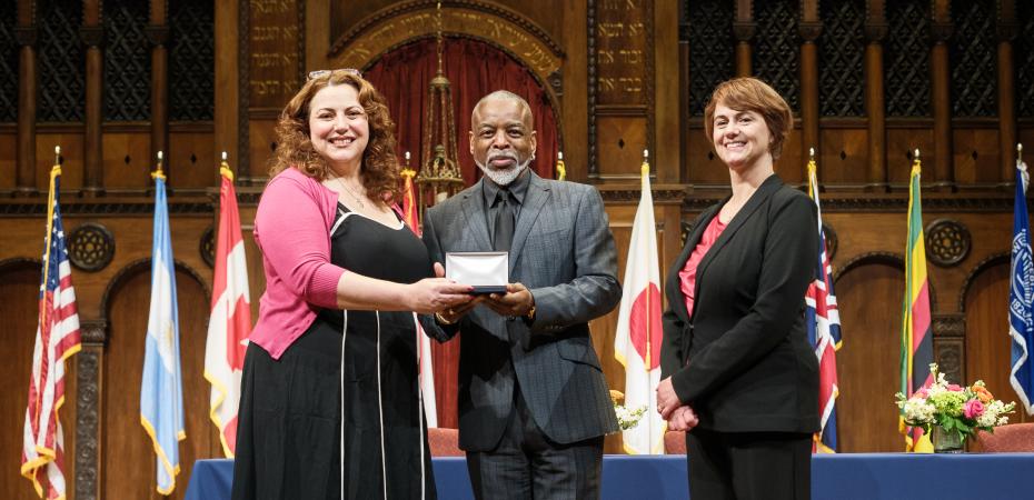LeVar accepting award