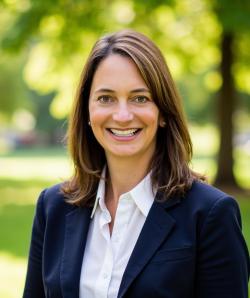 Jenn Cupar headshot