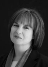Lisa Venn headshot