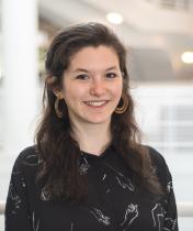 Head shot of Naomi Langer