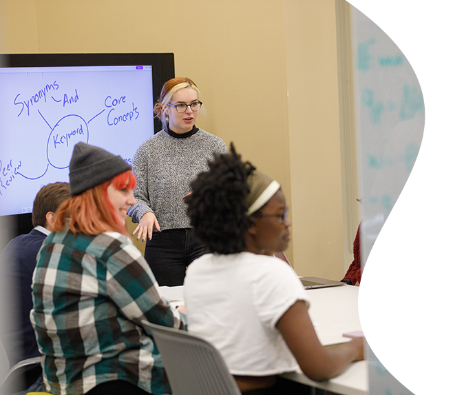 librarian doing instruction in Freedman Center