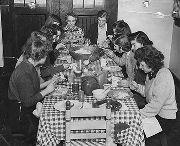 Mather students eating together at Squire Vallevue Farm, 1940s