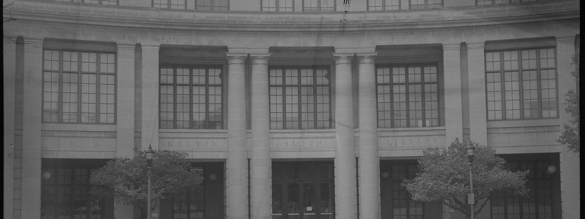 A black and white image of the front entrance to the Kelvin Smith Library