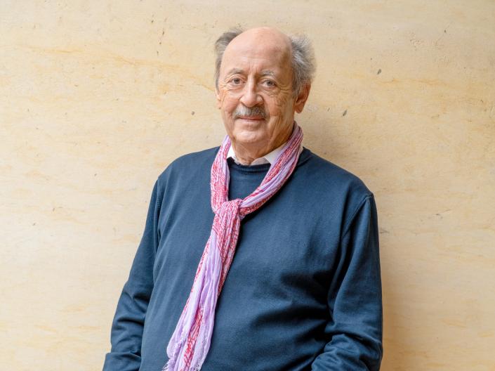 Billy Collins, 3/4 standing