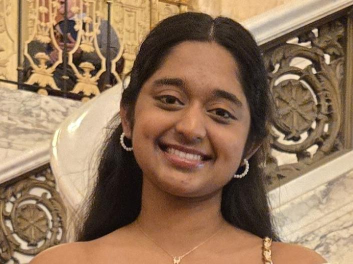 Nivedita Srinivasan Headshot