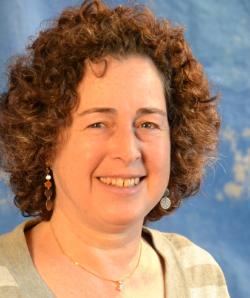 Head shot of Helen Salz