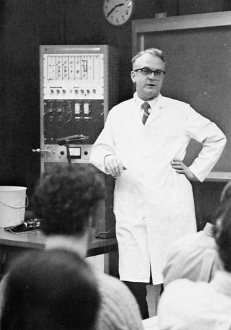 Joachim Gravenstein lecturing in CWRU School of Medicine
