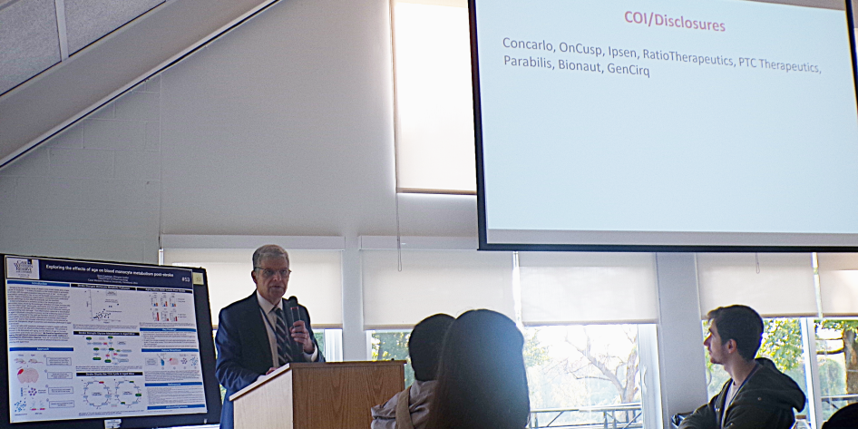 Dr. Gary Schwartz delivering the keynote lecture.