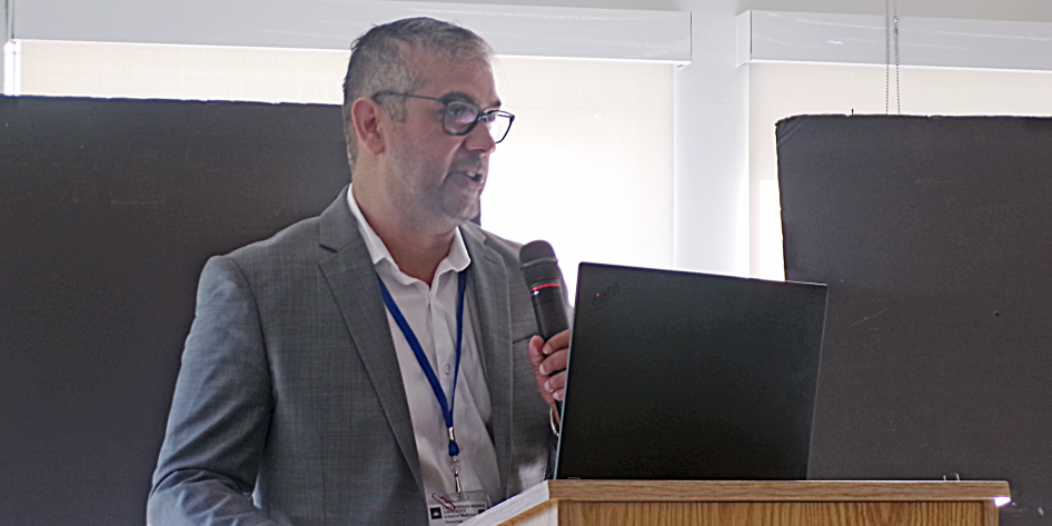 Dr. Faiz Mohammad (Eli Lilly) delivering the keynote lecture.