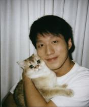 photo of Yihe Yang with cat