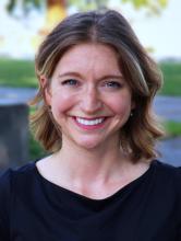 headshot of Lauren Cruz