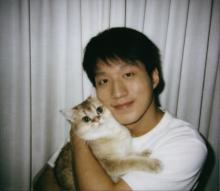 photo of Yihe Yang with cat