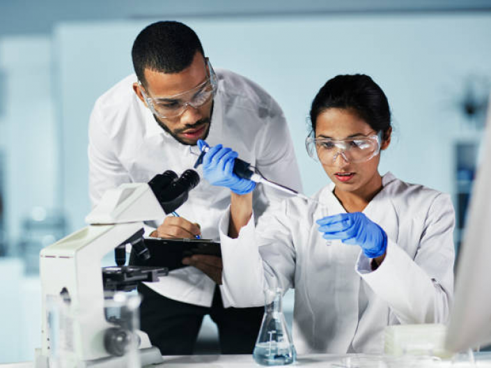 Two school of medicine students working in a lab 