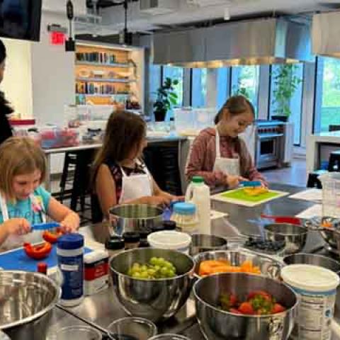 DICE students in School of Medicine nutrition kitchen