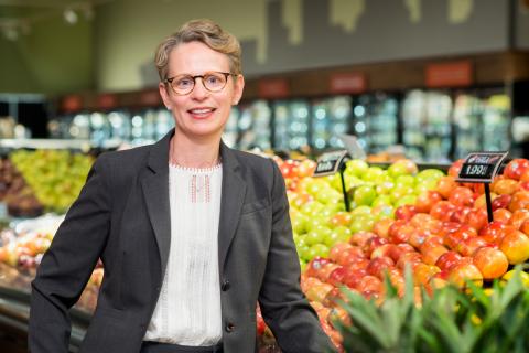 Image of Darcy Freedman in the produce section of a grocery store