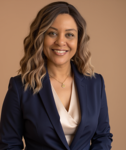Donna Fearon headshot.