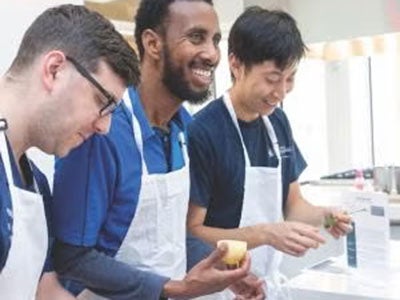 Students in the teaching kitchen