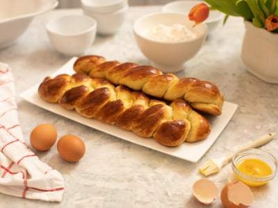 Loaf of Challah bread with eggs next to it